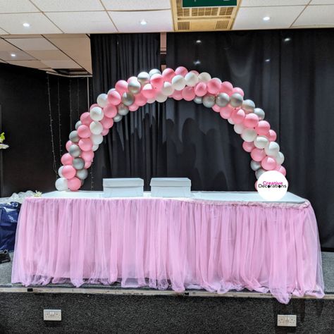 Pink, white & silver small balloon arch Table Balloon Arch Ideas, Balloon Table Arch Decoration, Tabletop Balloon Arch, Table Top Balloon Arch, Balloon Arch Small, Small Balloon Arch, Table Balloon Arch, Table Arch, Grad Decor