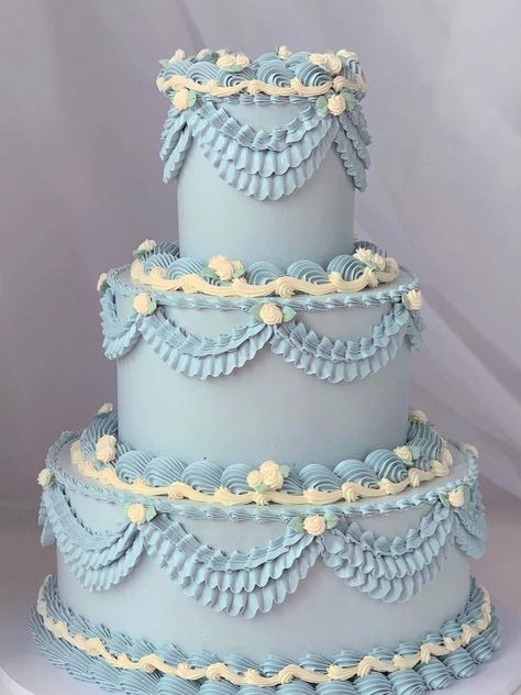 Light Blue Vintage Cake, Pastel Blue Cake Aesthetic, Cincoañera Ideas, Quinceañera Cakes, 15 Cakes, 3 Tier Birthday Cake, 17 Cake, Ferrari Cake, Lunchbox Cake