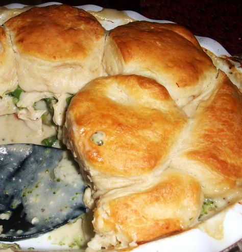 Rosie's Country Baking: Easy Chicken Pot Pie with Grands Biscuit Topping Easy Chicken Pot Pie Casserole, Chicken Pot Pie Recipe With Biscuits, Country Baking, Grand Biscuit Recipes, Casserole Meals, Biscuit Chicken Pot Pie, Crockpot Chicken Pot Pie, Easy Chicken Pot Pie Recipe, Winter Dinners