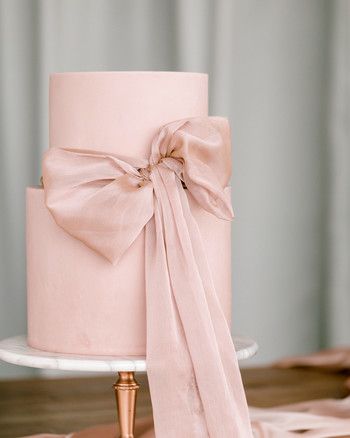 cakes with bows ryann lindsey Dusty Rose Wedding Colors, Blush Wedding Cakes, Colorful Wedding Cakes, Martha Weddings, Bow Cakes, Wedding Cake Recipe, Pink Wedding Cake, Dusty Rose Wedding, Wedding Cake Decorations