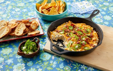 This Skillet Jalapeño Popper Dip Will Get You So Excited for Football Season thepioneerwoman Pioneer Woman Jalapeño Popper Dip, Jalapeno Popper Dip Recipe, Jalapeno Bacon, Super Bowl Menu, Baked Dips, Jalapeno Popper Dip, Party Dip Recipes, Popper Dip, Cheesy Dip