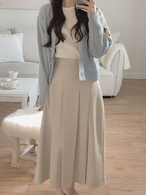 Korean Style Skirt Long, Modest Spring Outfits Aesthetic, Cloudcore Aesthetic Outfits, Korean Feminine Outfits, Korean Long Skirt Fashion, Attending Graduation Outfit Ideas, Korean Modest Fashion Outfit, Korean Modest Outfits, Modest Korean Fashion