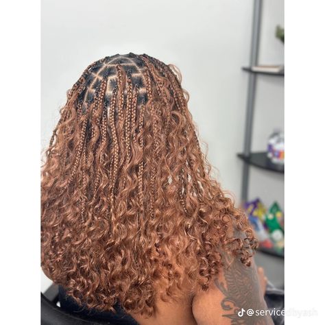 Bohemian Knotless Braids Honey Blonde, Brown Boho Bob Knotless Braids, Brown Boho Knotless Braids Bob, Brown Short Boho Braids, Boho Knotless Braids Bob Color, Ginger Boho Bob Braids, Boho Knotless Braids Bob Color 350, Short Brown Knotless Braids, Boho Stitch Braid Ponytail