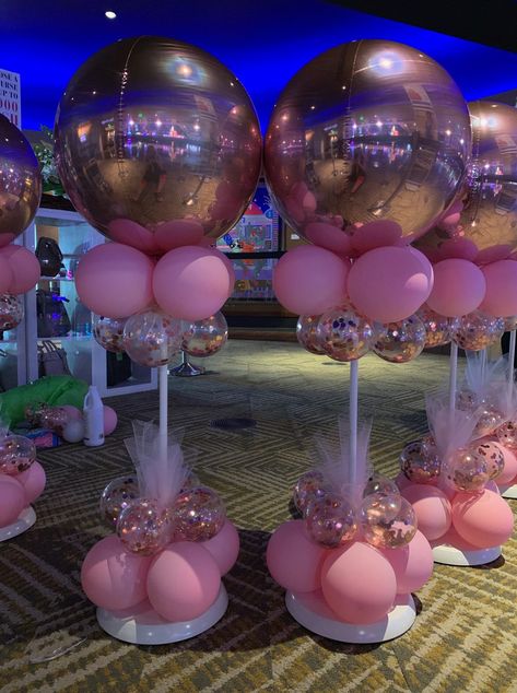 Pink Party Centerpiece Ideas, Ballon Center Piece Decorations, Unique Balloon Decorations, Table Balloon Decorations, Balloon Decoration Ideas, Balloon Table Centerpieces, Balloon People, Deco Ballon, Balloon Crafts