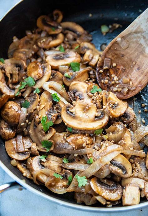 Sauteed Mushrooms For Steak, Quinoa Indian Recipes, Best Sauteed Mushrooms, Cauliflower Risotto Recipes, Fried Mushroom Recipes, Mushroom Side Dishes, Mushroom Quinoa, Garlic Balsamic, Yam Yam