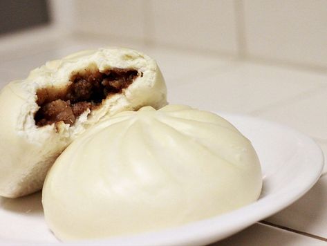 Siopao Asado Recipe, Siopao Recipe, Stuffed Buns, Pork Bun, Philippine Cuisine, Philippines Recipes, Philippines Food, Pork Buns, Filipino Desserts