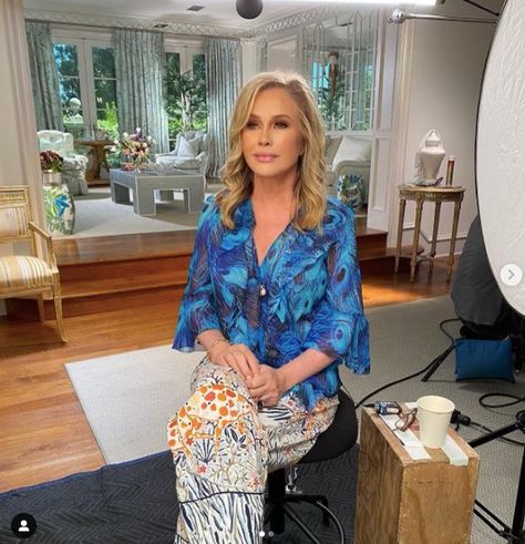 Kathy Hilton, Big Blonde Hair, Real Housewives Of Beverly Hills, Housewives Of Beverly Hills, Blue Feather, Feather Print, Aging Gracefully, Real Housewives, Famous Celebrities