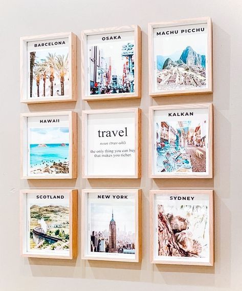 Small Frames On Wall Ideas, Travel Theme Room Decor, Travel Aesthetic Home Decor, Travel House Decor, Travel Apartment Decor, Travel Frame Ideas Display, Travel Photo Collage Ideas, Travel Picture Wall Ideas, Travel Postcard Display