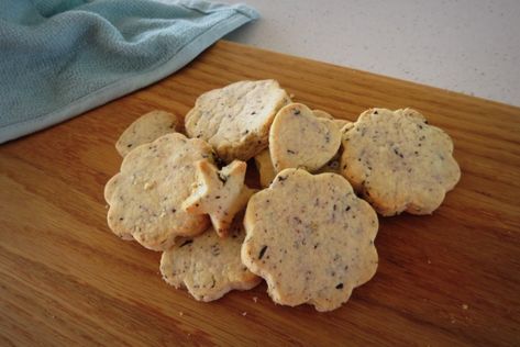 Bush tucker Biscuits, Wild Rosella Shortbread Biscuits. Wild Food Australia. Bush Tucker Recipes, Bush Tucker Activities For Kids, Aboriginal Recipes, Indigenous Cooking, Naidoc Activities, Indigenous Recipes, Aboriginal Food, Aussie Recipes, Food Australia