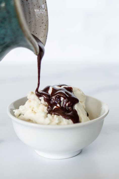 Five Ingredient Hot Fudge Sauce Ice Cream No Churn, Easy Chocolate Ganache, Cream Sauces, Chocolate Sauce Recipes, Snickers Ice Cream, Homemade Hot Fudge, Sweet Sauces, Chocolate Ganache Recipe, Hot Fudge Sauce