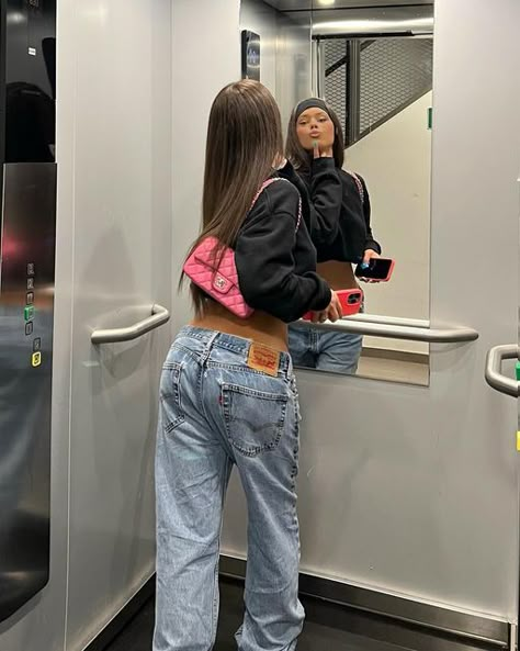 Look Kylie Jenner, Shotting Photo, Foto Poses, Stockholm Fashion, Jeans Outfit, Looks Style, College Outfits, Fall Winter Outfits, Outfits Casuales