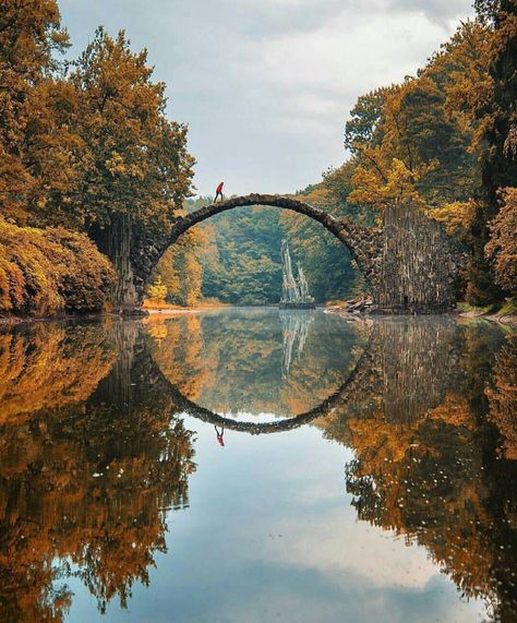 Kromlau Bridge, Germany Seni Arab, Fotografi Alam Semula Jadi, Body Of Water, Trik Fotografi, Autumn Landscape, Jolie Photo, A Bridge, Alam Semula Jadi, Bora Bora