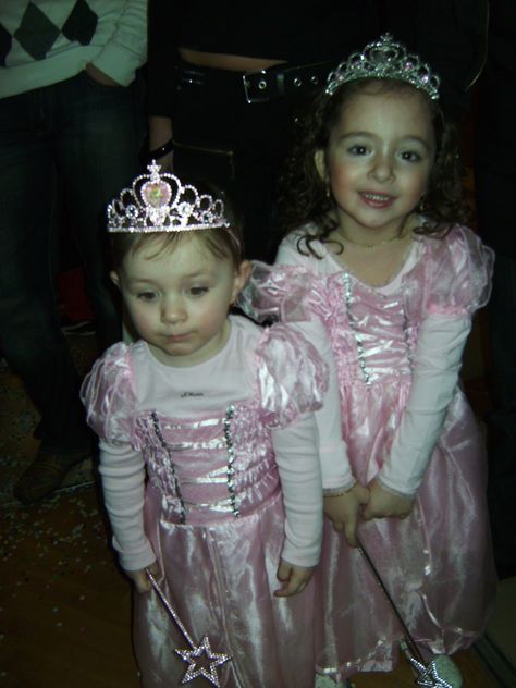 #princess #costumes #carnival #memories #childhood #childrenfashion #friendship #family #aesthetic #2000s #2000sfashion #y2k #pink #crown #pinkaesthetic 2000s Princess Aesthetic, Childhood Friendship Aesthetic, Childish Girl Aesthetic, Childhood Sleepover Aesthetic, Y2k Childhood Aesthetic, Girly Childhood Aesthetic, Girl Childhood Aesthetic, 200s Childhood, 2000s Childhood Photos