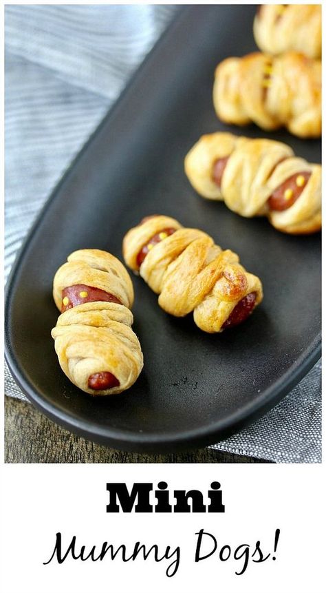 Mummy Hot Dogs, Sausage Wrap, Mini Hot Dogs, Mummy Dogs, Halloween Appetizers, Spooky Szn, Kitchen Stories, Halloween Food For Party, Halloween Desserts