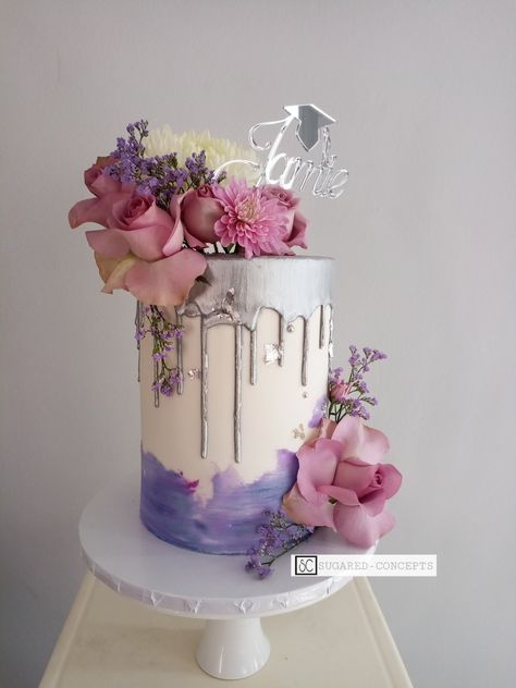 Lilac cake, shades of purple 💜. Lilac Cake, Purple Cakes Birthday, Purple Cakes, Tall Cakes, Graduation Cake, Graduation Cakes, Shades Of Purple, Cake Ideas, Tangled