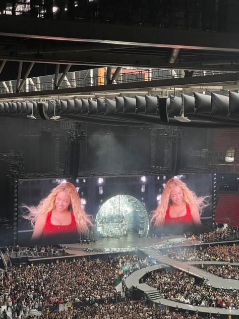 Concert Aesthetic Beyonce, Beyonce Concert Aesthetic, Beyonce Tour, Aesthetic Amsterdam, Beyoncé Concert, Beyonce Show, Beyonce Concert, Tour Aesthetic, Concert Crowd