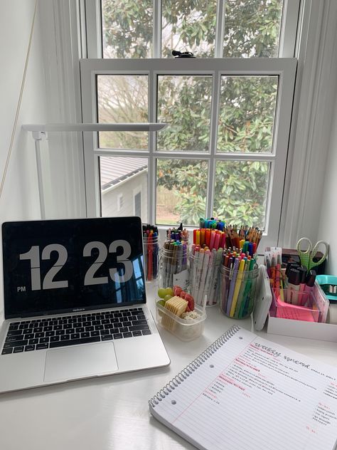 Preppy Study Desk, Desk Organization School, Preppy Study Aesthetic, Revision Motivation, Study Desk Organization, I Miss Summer, Desk Layout, Desk Study, Aesthetic Desk