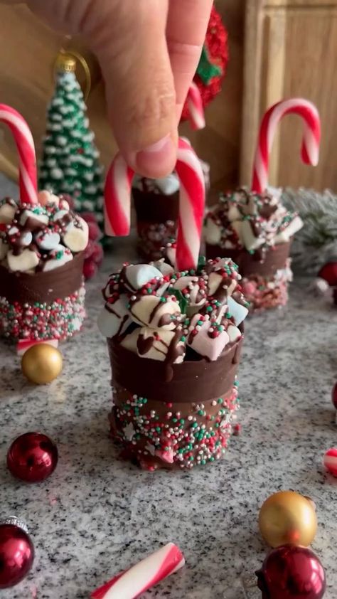 Jul Kaka, Hot Chocolate Cups, Cocoa Cups, Christmas Baking Recipes, Christmas Hot Chocolate, Christmas Food Desserts, Christmas Sweets, Xmas Food, Chocolate Cups