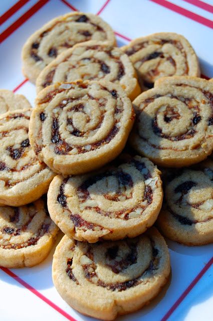 Date Pinwheel Cookies, Pinwheel Cookies Recipe, Icebox Cookies, Date Cookies, Pinwheel Cookies, Leches Cake, Pinwheel Recipes, Cookie Swap, Nut Bread