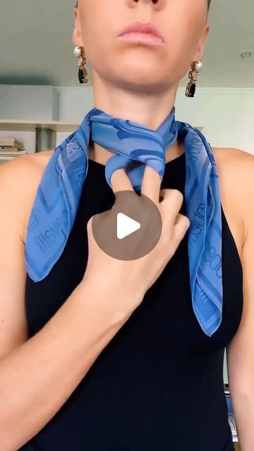 Scarf Wearing Styles, Ways To Tie Scarves, Hiking Hairstyles, Hiking Outfit Spring, Scarf Knots, Scarf Trends, Hiking Outfit Women, Ways To Wear A Scarf, How To Wear A Scarf