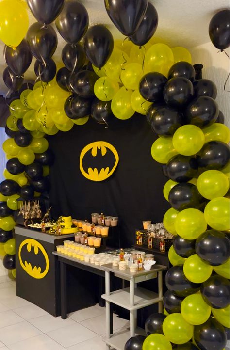 Party supplies Batman 2nd Birthday Party, Batman Food Ideas, Dc Party Ideas, Batman Party Ideas Decoration, Dc Themed Party, Batman Birthday Party Ideas Decoration, Batman Themed Food, Batman Birthday Decorations, Batman Food Ideas For Party