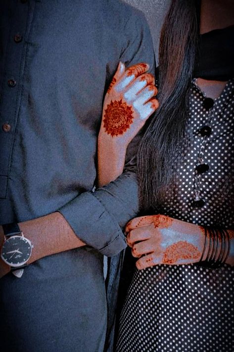 Couples dpz Couples Dpz Stylish, Eid Dpz For Couple, Couples Dpz Instagram, Cute Couple Hand Dpz, Hand Pose Couple, Dp Couple Aesthetic, Czns Goal Pics, Hand Photos Couple, Eid Couple Pics