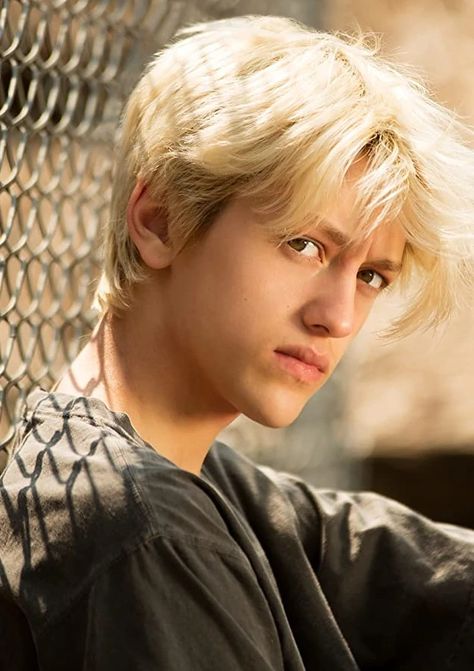 Percy Hynes, Scorpius Malfoy, Percy Hynes White, White Blonde Hair, White Blonde, Hottest Guy Ever, Hot Actors, Cute Celebrity Guys, Jenna Ortega