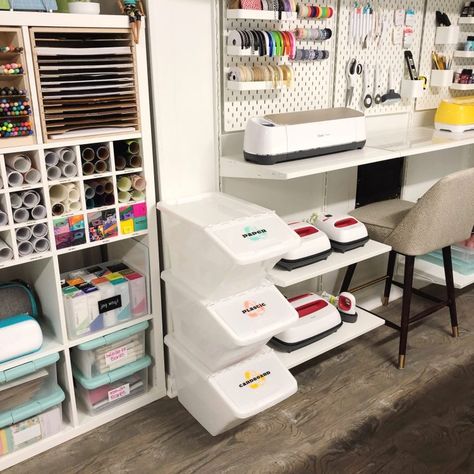 Organization Tips For Crafters - Organized-ish by Lela Burris Accessories Storage Ideas, Office Craft Room Combo, Cricut Storage, Cricut Accessories, Supply Organization, Cricut Supplies, Dream Craft Room, Craft Room Design, Dekor Diy