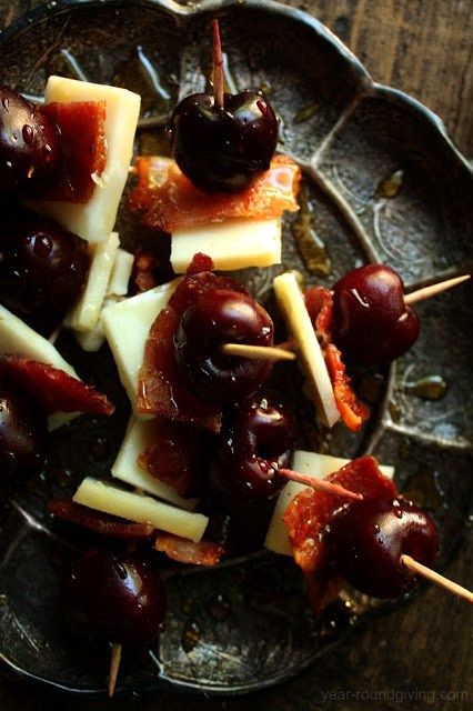 An easy to throw together appetizer with bacon. Cherry, Bacon & Goat Gouda with Honey Drizzle. Housewarming Appetizers, Cherry Appetizers, Bacon Appetizer, Honey Drizzle, Easy To Make Appetizers, Bacon Appetizers, Appetizer Ideas, Best Appetizer Recipes, Gouda Cheese