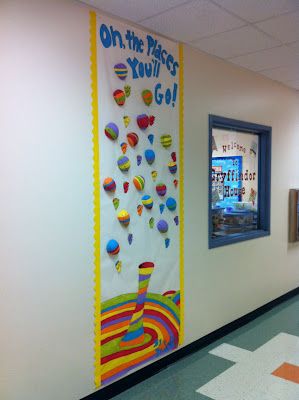 "Oh the places you'll go!" decorating... Dr.Seuss- great end of the school year project door, bulletin board Preschool Classroom Door, Dr Seuss Classroom Door, Classroom Door Decor, Dr Seuss Classroom, Seuss Classroom, Dr. Seuss, School Door Decorations, School Doors, First Day Of School Activities