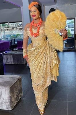 Asoebi Styles for wedding Nigerian Wedding Outfits For Women, Gorge Styles For Bride, Bridal Traditional Dresses, Traditional Nigerian Wedding Dress, Lace Gown Styles Nigerian African Attire, Nigerian Wedding Attire, Nigerian Traditional Dresses, Nigerian Wedding Dresses Traditional, Nigerian Lace Dress