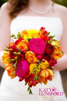 Orange Wedding Decorations, Vibrant Wedding, Purple Wedding Bouquets, Wedding Bouquets Pink, Boda Mexicana, Pink Bride, A Bouquet Of Flowers, English Wedding, Spring Wedding Flowers