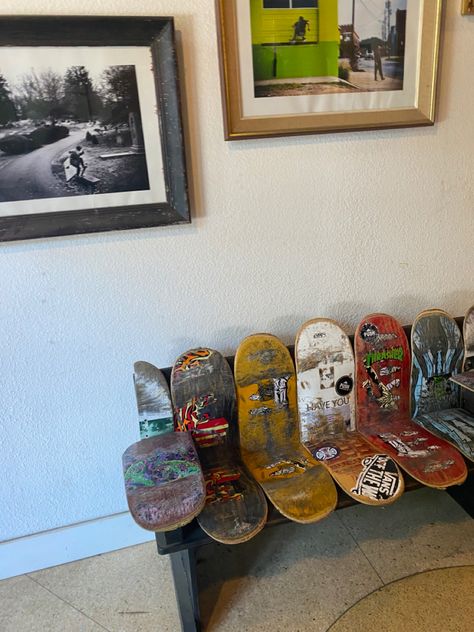 Skateboard On Wall Aesthetic, Skateboard Shelves Diy, Skateboard Shop Aesthetic, Skateboard In Room, Skate Board Deck Wall Art, Skate Shop Interior, Skate Shop Aesthetic, Skate Shop Design, Skate Room