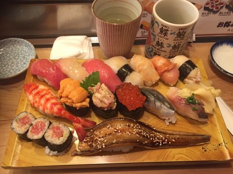 Sushi As Fresh As It Gets From Tsukiji Fish Market In Tokyo. Worth The 15 Hour Flight [OC] Tsukiji Fish Market, Food Quiz, French Toast Easy, Fish Market, Japan Food, Food Obsession, Cafe Food, Healthy Snacks Recipes, Pretty Food