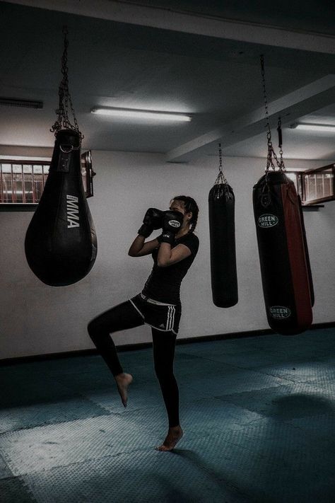 Boxer Aesthetic, Motivație Fitness, Sport Aesthetic, Boxe Thai, Trening Sztuk Walki, Boxing Girl, Kickboxing Workout, Badass Aesthetic, Sports Aesthetic