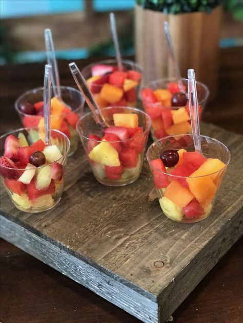 Small Fruit Cups For Party, Finger Food For Picnic, Fruit Ideas For Party, Party Ideas Food Appetizers, Fruit Cups Party, Easy Dinner Ideas Vegetarian, Fruit Cups For Party, Dessert Bread Recipes, Breakfast High Protein