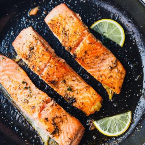 Salmon Recipe Pan, Salmon Skillet, Seared Salmon Recipes, Salmon Recipes Pan Seared, Dinner Simple, Pepper Salad, Grilled Salmon Recipes, Pan Fried Salmon, Frozen Salmon