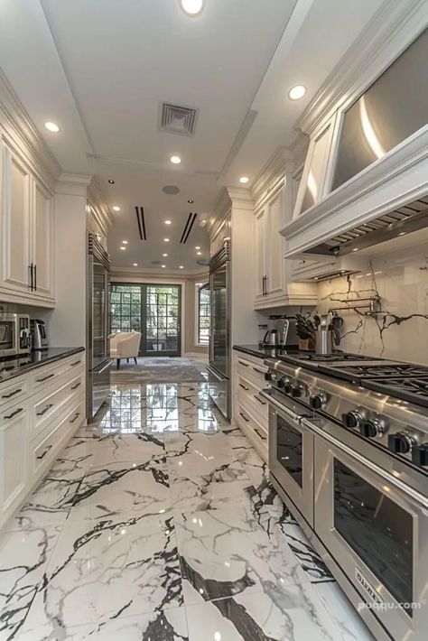 Black White Silver Kitchen, Dream Kitchen Design Luxury Modern, Black Kitchen Theme, Black And White Marble Kitchen, Luxury Kitchen Design Modern Dream Homes, Mansion Interior Kitchen, Modern Mansion Kitchen, Mansion Kitchen Luxury, White Modern Kitchen Ideas