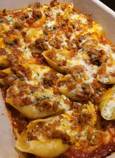 If you love lasagna, but need MORE melty cheese then this recipe for Cheese Stuffed Shells with Ground Beef is for you. Makes a perfect potluck meal, or a Taco Stuffed Shells Recipe, Mexican Stuffed Shells, Jumbo Pasta Shells, Cheese Stuffed Shells, Filled Pasta, How To Make Taco, Pasta Shells, Stuffed Shells Recipe, Taco Stuffed Shells