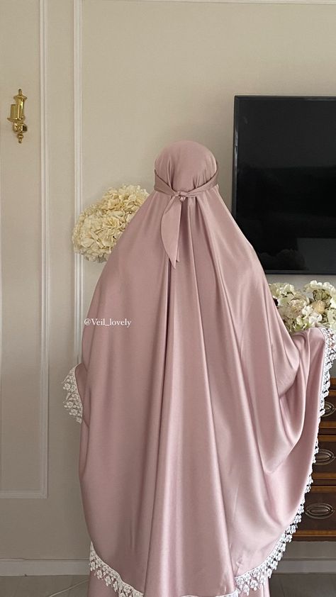 #ivory #hijabootd #prayer #jilbab #hijablove #belgique #outfitideas #islam #hijabinspiration #abayakhimar Khimar Abaya, Islamic Modest Fashion, Modest Outfits Muslim, Outfits Muslim, Muslimah Outfit, Modern Hijab Fashion, Female Teacher, Hijabi Fashion Casual, Muslim Women Fashion