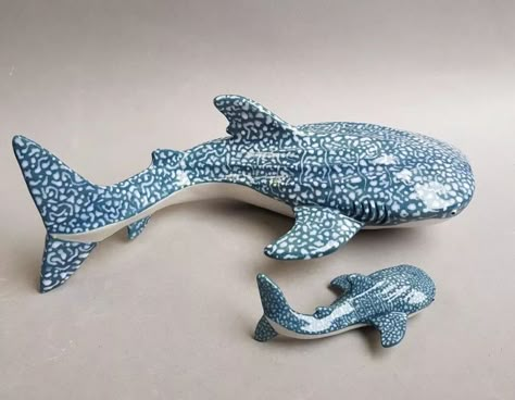 Ocean Sculpture Ideas, Ceramic Waves Sculpture, Whale Shark Clay Sculpture, Air Dry Clay Whale Shark, Whale Shark Pottery, Whale Shark Ceramic, Ceramic Whale Shark, Whale Shark Sculpture, Sea Creature Ceramics