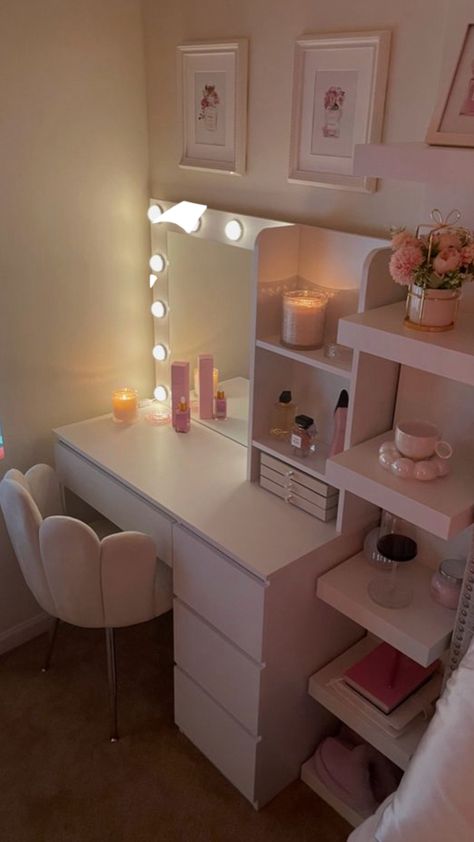 Room Remodeling Ideas Bedroom, Aesthetic Ikea Desk Setup, Buchi Fresa Room Ideas, Aesthetic Room With Pink Walls, The Perfect Bedroom, Room Inspiration Bedroom With Vanity, Room Decor Ideas Vanity, Girls Bedroom Ideas For Small Rooms Teenagers, Clean Room Organization