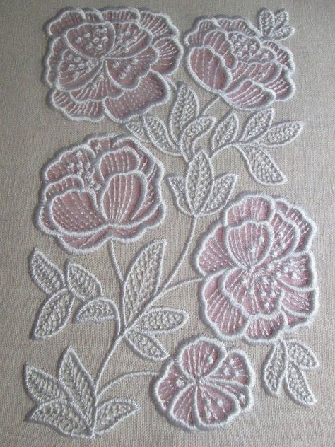 Bordado Jacobean, Embroidery Kimono, Flowers Applique, Pola Bordir, Cutwork Embroidery, Hand Embroidery Tutorial, Hardanger Embroidery, Ornament Pattern, Learn Embroidery