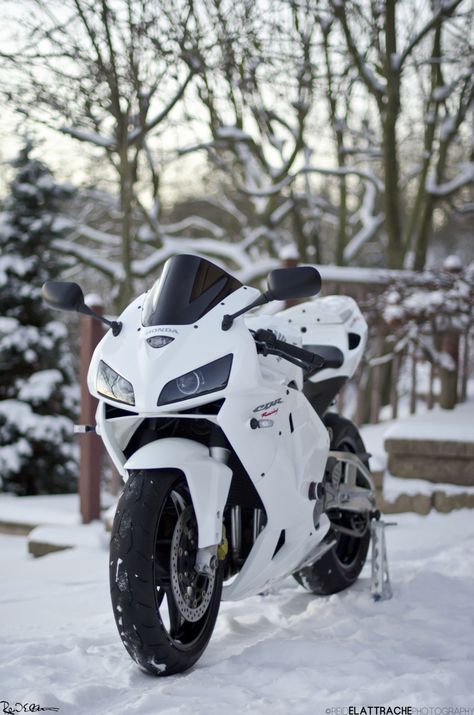 Honda Cbr 1000rr Wallpapers, Custom Sport Bikes Motorcycles, Wallpaper Motorcycle, Motorcycle White, Honda Fireblade, Honda Bike, Pink Motorcycle, Honda Cbr 1000rr, Big Bike