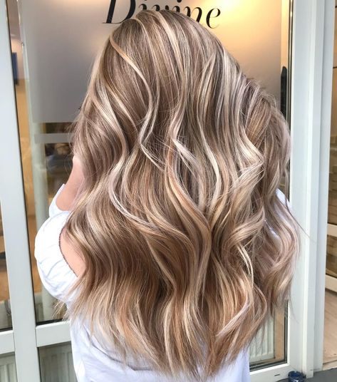 Chunky Lowlights, Light Golden Brown Hair, Golden Blonde Hair Color, Temporary Hair Color Spray, Brown Hair With Blonde, Hair With Blonde Highlights, Hair Color Spray, Golden Brown Hair, Medium Hair Color