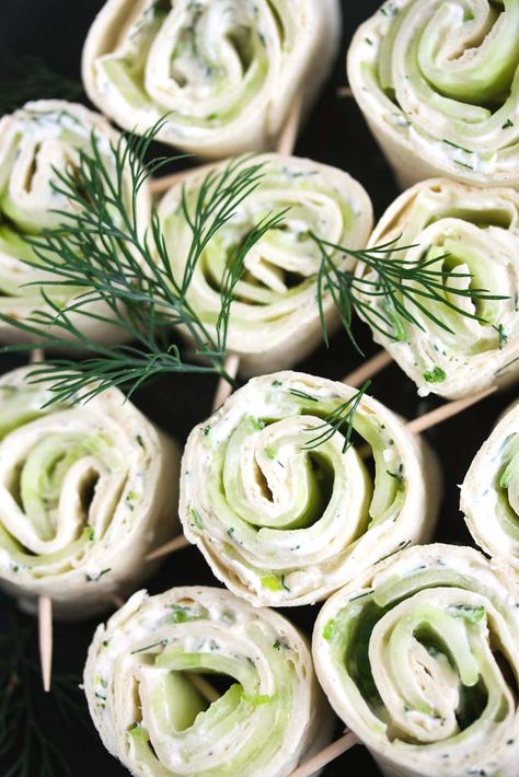 Easy cucumber wraps made in less than 15 minutes. A delicious cucumber appetizer with dill and cream cheese or rolled sandwich perfect for the lunch box. #thefastrecipe #cucumberwraps #cucumberappetizer #cucumbercreamcheese #cucumberdill #creamcheeseappetizer #cucuberrollups #cucumberpinwheels Cream Cheese Wraps, Cucumber Ideas, Cucumber Wraps, Cucumber Recipes Healthy, Cucumber Roll Ups, Cucumber Cream Cheese, Cheese Wraps, Wraps Recipes Easy, Cucumber Appetizers