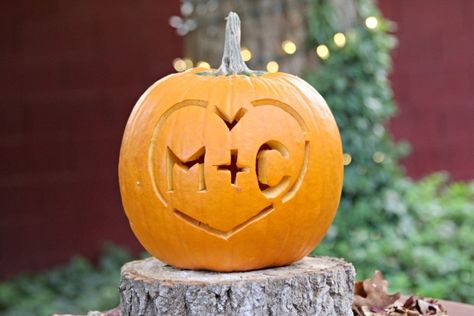 Relationship Pumpkin Carving, Engagement Pumpkin Carving, Engaged Pumpkin Carving Ideas, Wedding Pumpkin Carving Ideas, Wedding Pumpkin Carving, Pumpkin Carving Couples, Couple Pumpkin Carving Ideas, Couples Pumpkin Carving Ideas, Couples Pumpkin Carving