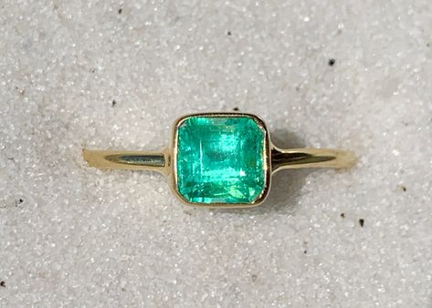 5x4mm Colombian emerald set in solid 18k good. 1.2mmband. Size 7 *gold can be made matte Columbian Emerald Engagement Ring, Colombian Emerald Ring, 22k Gold Ring, Emerald Set, Columbian Emeralds, Pink Garnet, Natural Emerald Rings, Emerald Wedding Rings, Multi Gemstone Ring