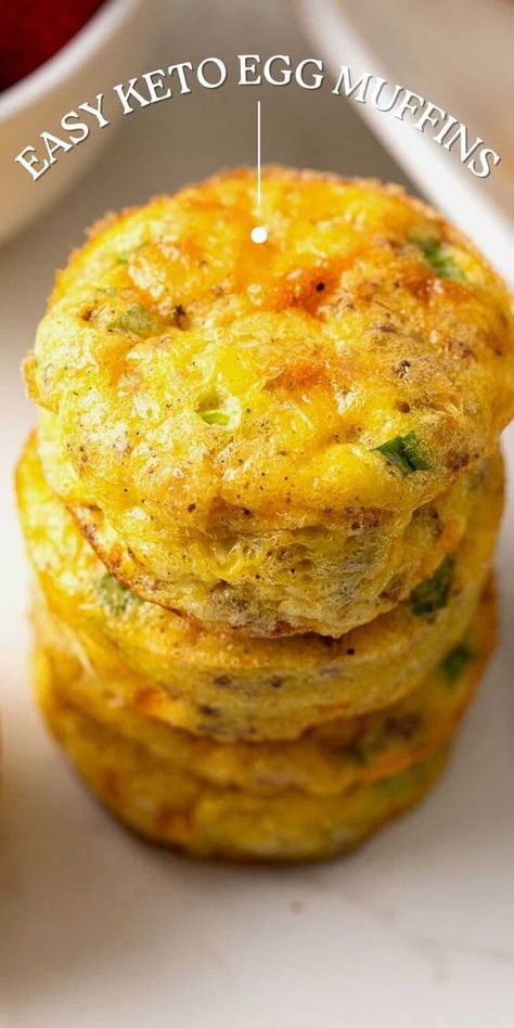 Keto Egg Muffins are an easy low carb breakfast option for busy mornings. Packed with protein and chockfull of flavor, they help fuel you through the day! Retreat Recipes, Banting Breakfast, Easy Low Carb Breakfast, Keto Eggs, Keto Egg Muffins, Breakfast Protein, Keto Breakfasts, Keto Easy, Low Carb Muffins