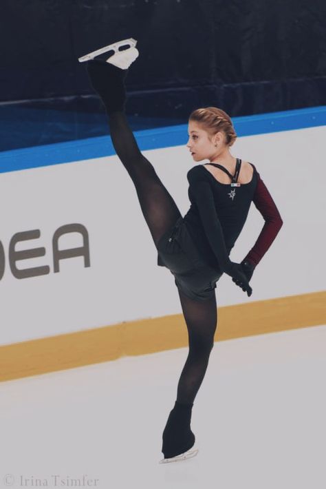 Figure Skating Training Clothes, Figure Skating Spins, Figure Skating Training, Training Aesthetic, Figure Skating Bag, Alena Kostornaia, Hockey Girlfriend, Aliona Kostornaia, Skate Aesthetic